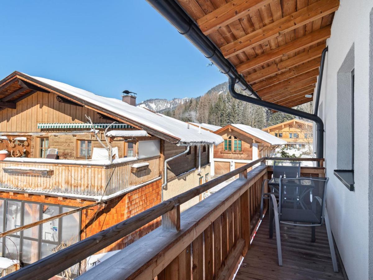 Elegant Apartment In Saalfelden With Balcony Exteriör bild