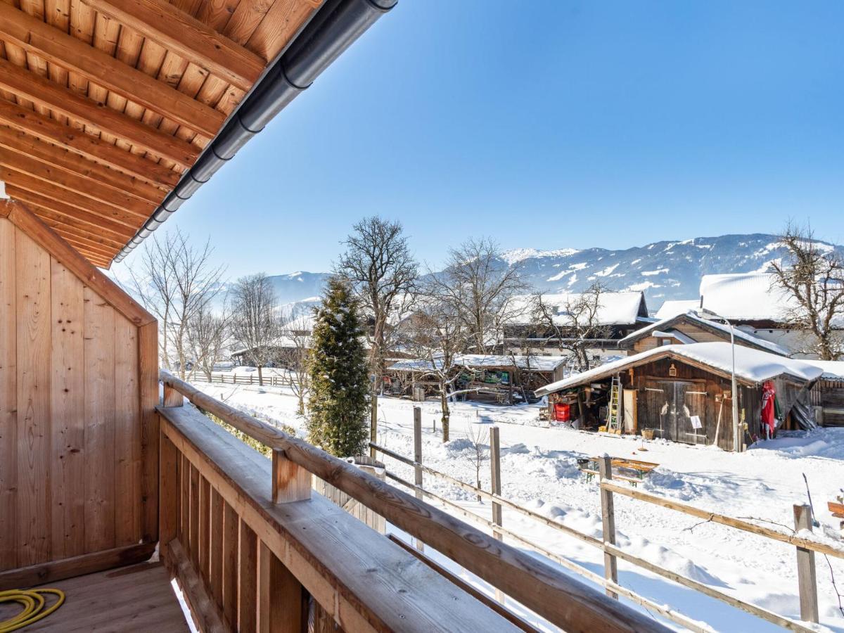 Elegant Apartment In Saalfelden With Balcony Exteriör bild