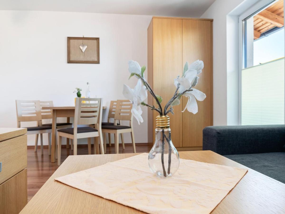 Elegant Apartment In Saalfelden With Balcony Exteriör bild