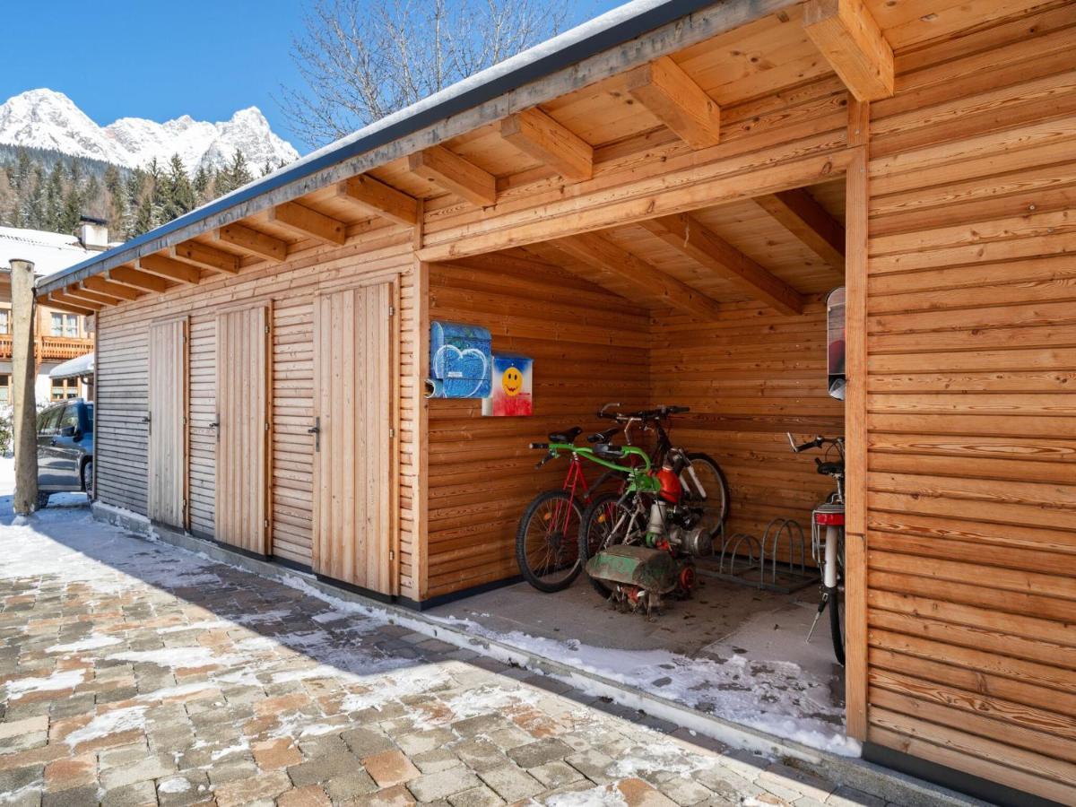Elegant Apartment In Saalfelden With Balcony Exteriör bild