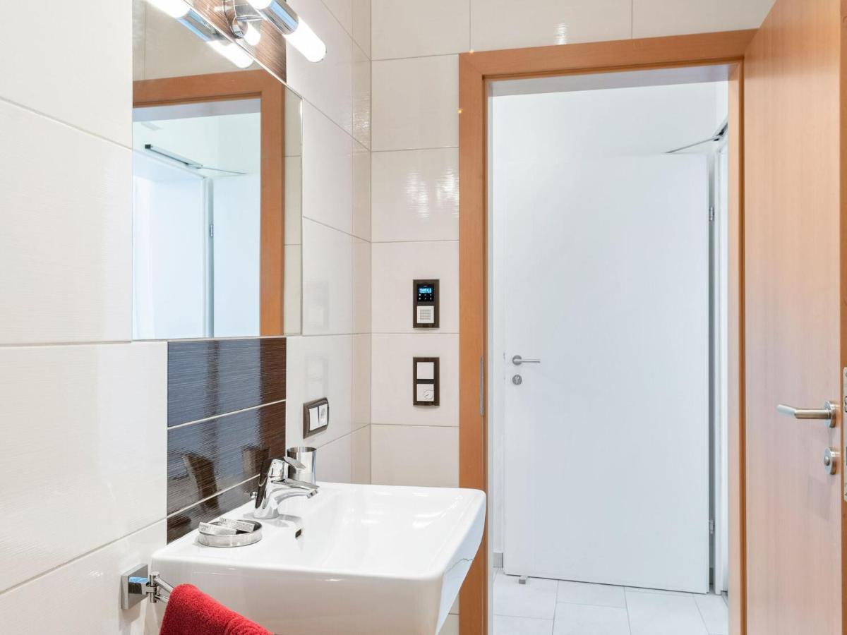 Elegant Apartment In Saalfelden With Balcony Exteriör bild